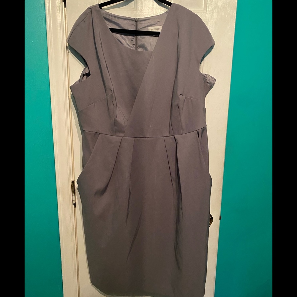 Gray Avenue Dress with Pockets!!!! - Picture 1 of 3